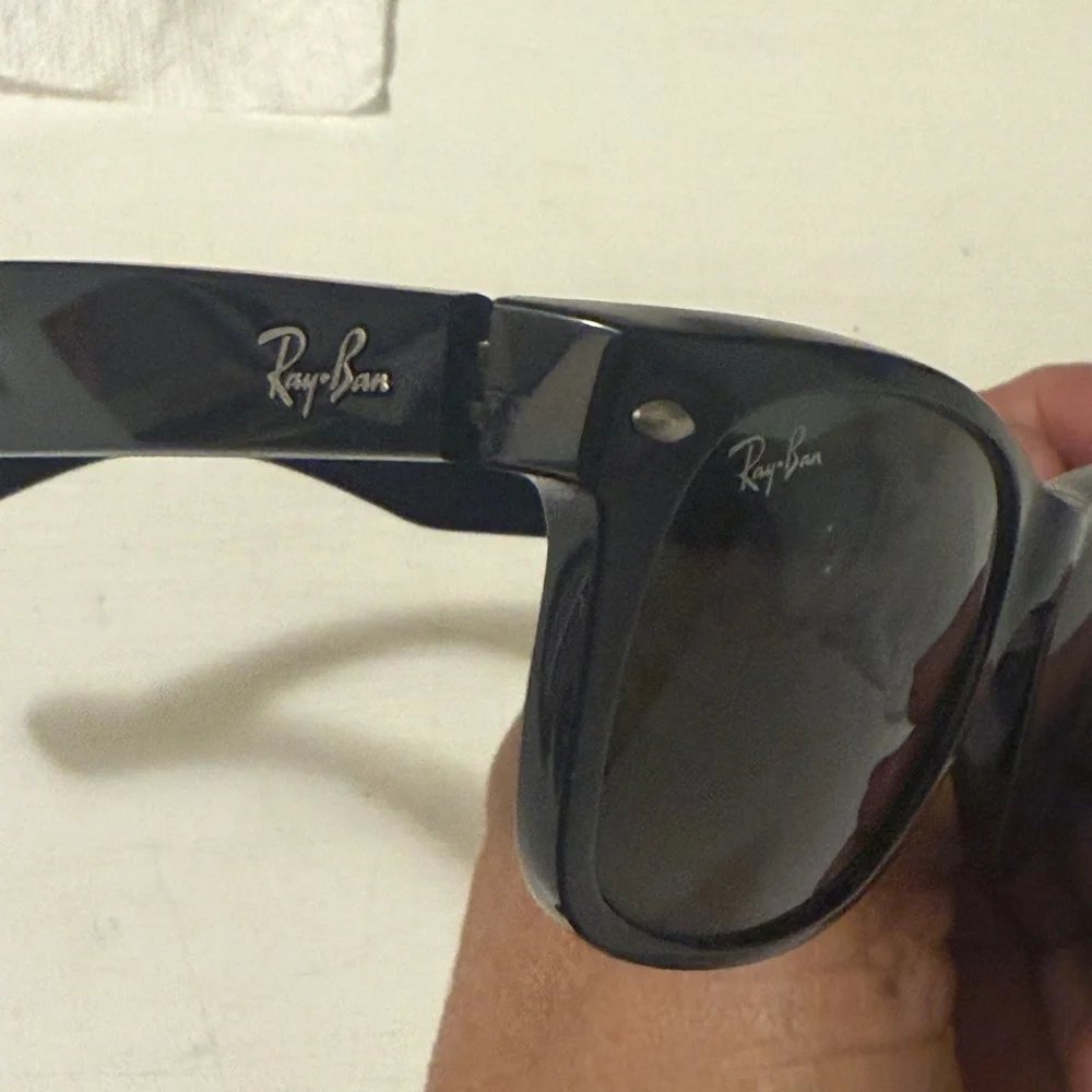Ray-Ban Classic Black Sunglasses with Case in excellent conditions high quantity